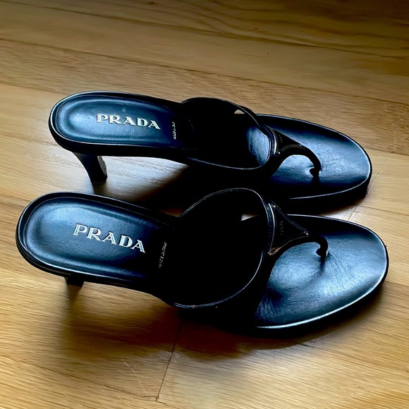 Black leather Prada sandals - lightly worn - Picture 4 of 6